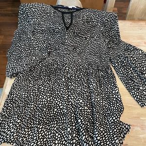 Wore once, Spenser blouse in petite medium, black and white. Casual/business.